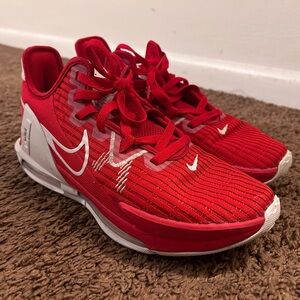 Lebron James Witness 6 , M size 8